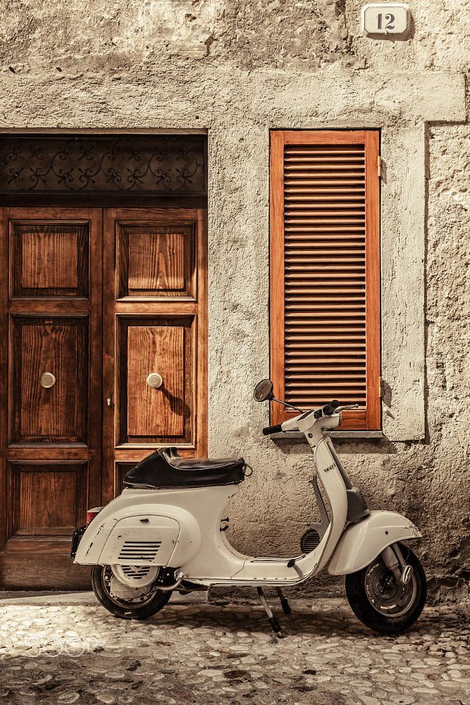 Vespa Nostalgic Scooter Wall Poster – Retro Italian Motorcycle Home Wall Décor