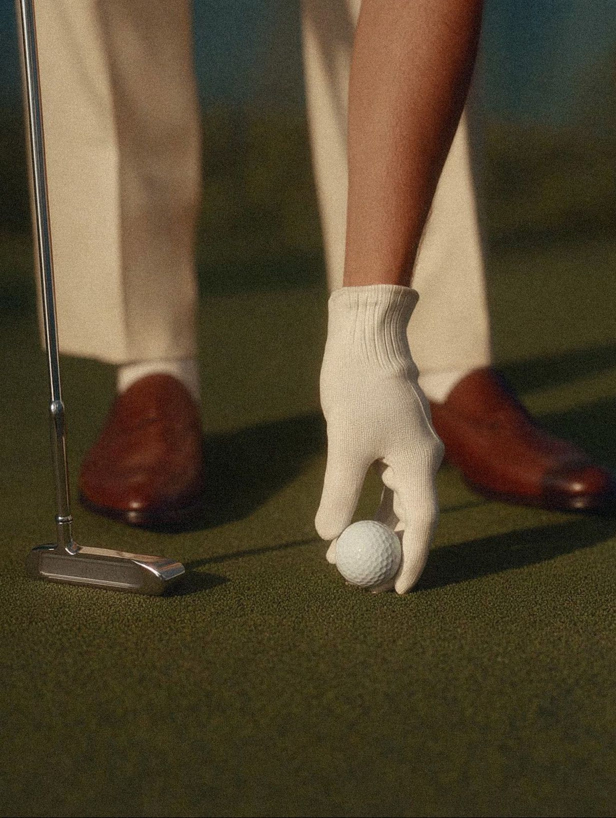 Golf Aesthetic Home Art Wall Poster – Minimal Golf Putter and Ball Print