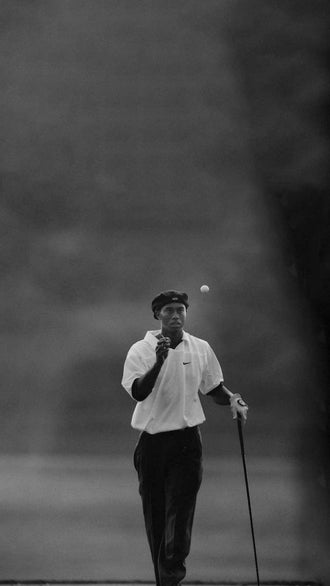 Nostalgic Nike Golfer Action Décor Poster – Retro Golf Home Art