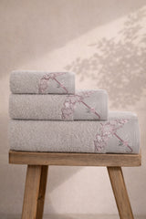 Embroidered Cotton Bath Towel Set of 3 – Beige in a living space