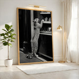 Leopard Photography Modern Wall Art – Black-and-White Window Shopping